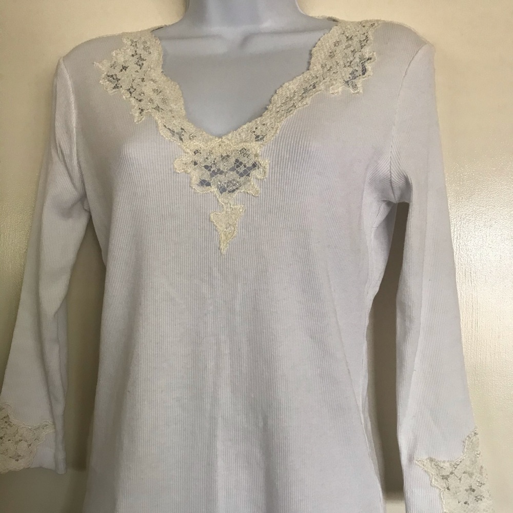 cha cha vente ,size M , white lace long sleeve top